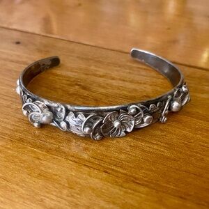 Vintage Native American Sterling Silver Floral Bracelet size 6 3/4”